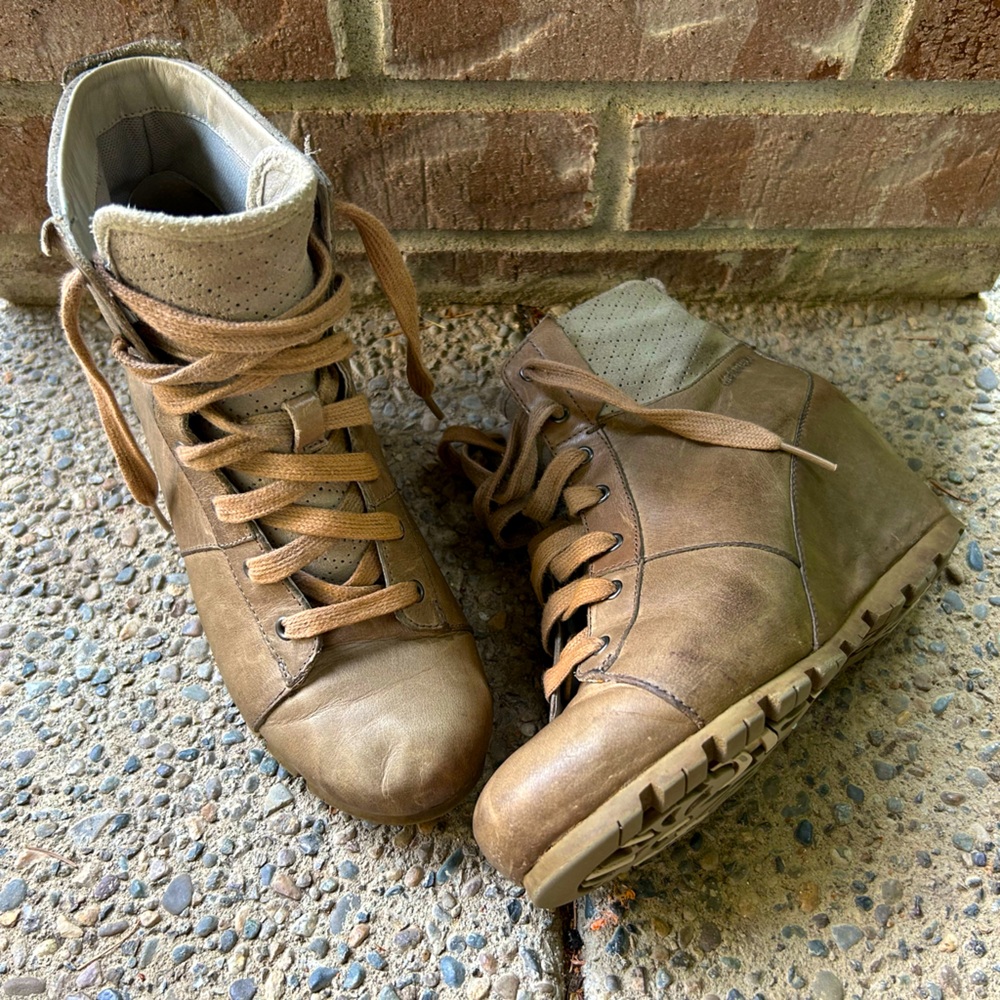 Comfy Cool, MERRELL, Wedgetarian Lexi wedge booties!!